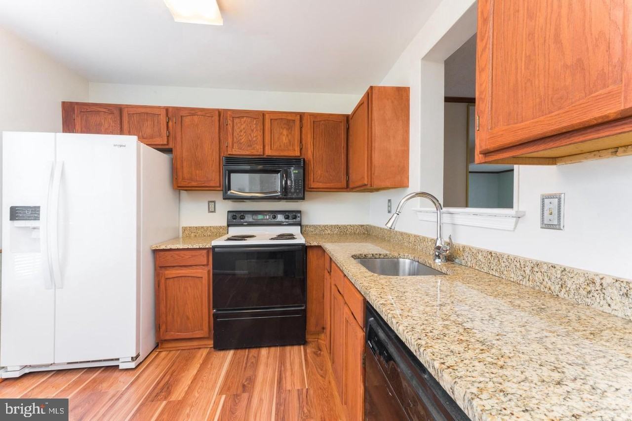 7322 Green Oak Ter - Photo 2 of 22