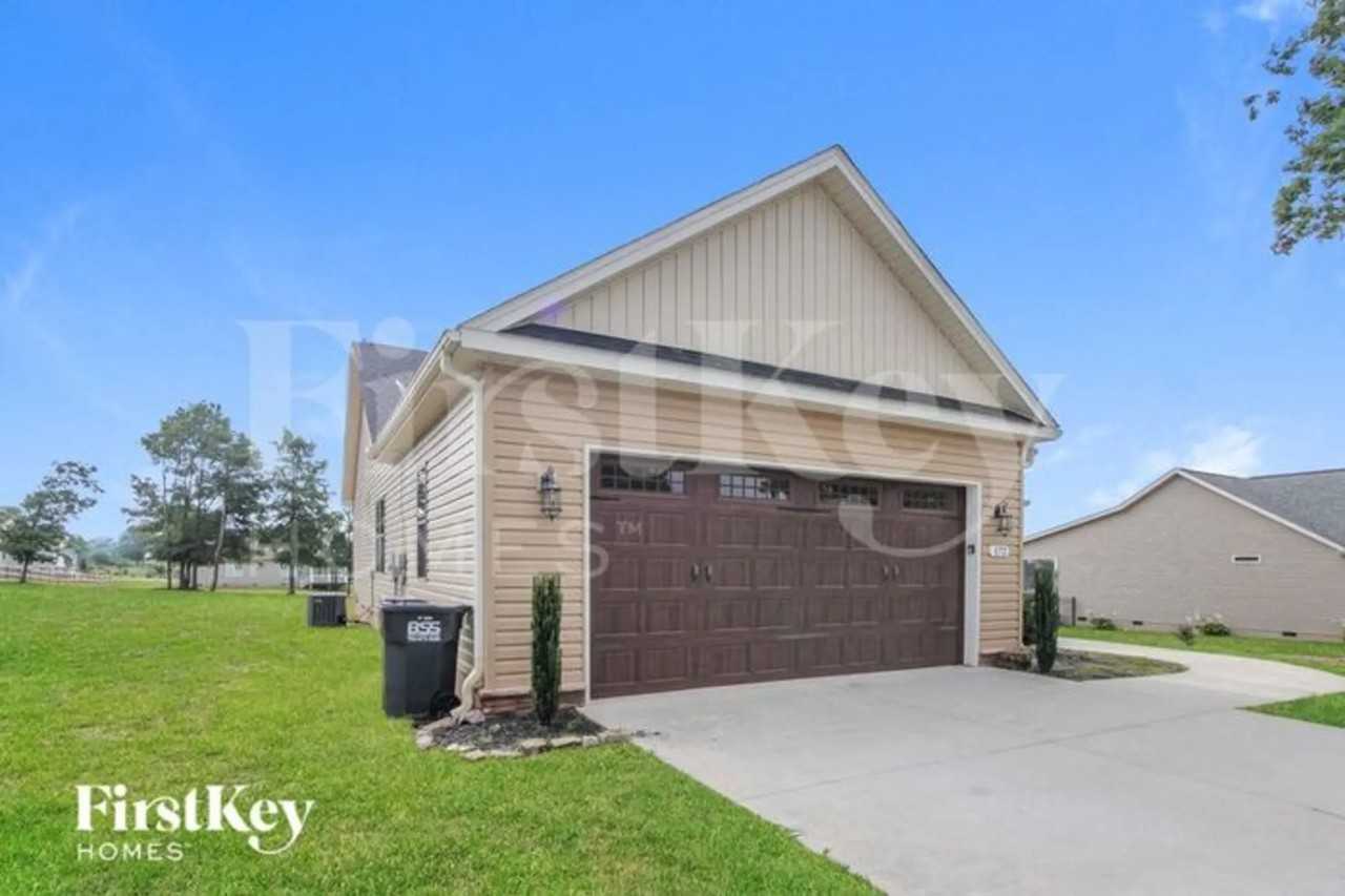 172 Greythorn Dr - Photo 3 of 15