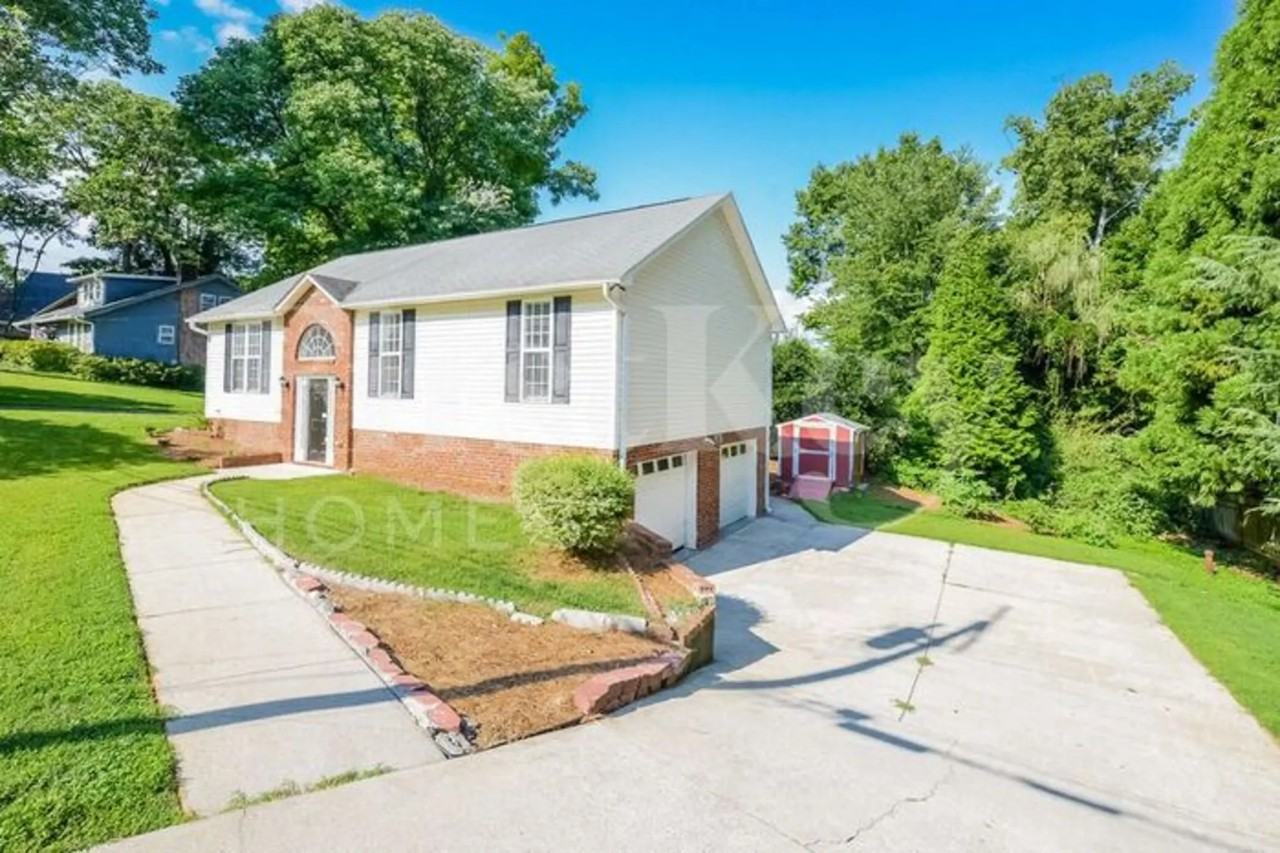 136 Monroe St - Photo 2 of 15