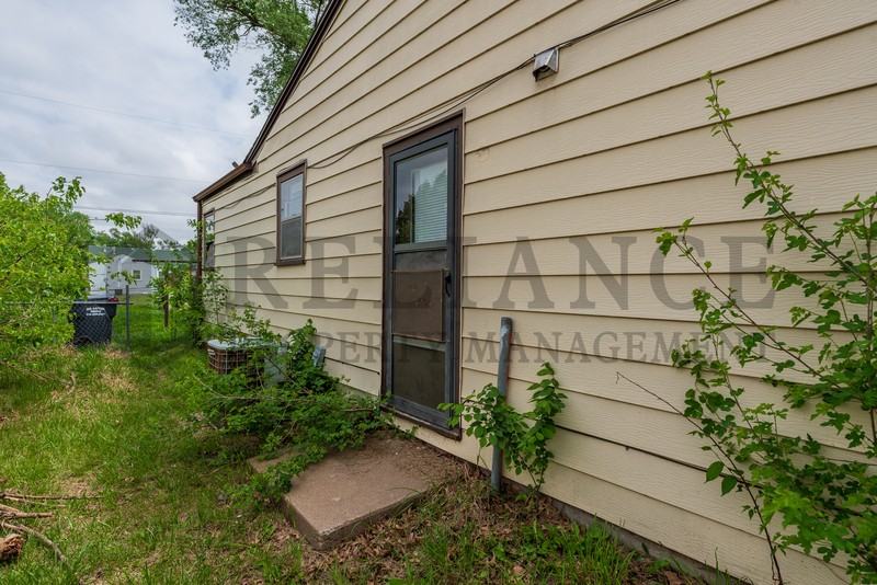 2732 N Grove St - Photo 3 of 27