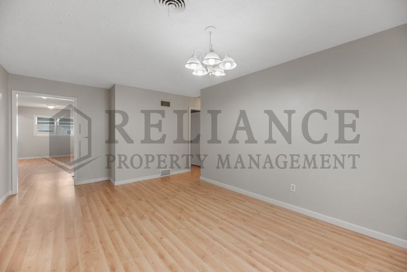 2732 N Grove St - Photo 7 of 27