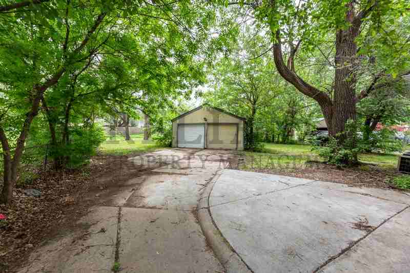 1934 N Garland St - Photo 3 of 28