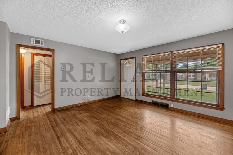 6114 Rockwood Rd - Photo 6 of 21