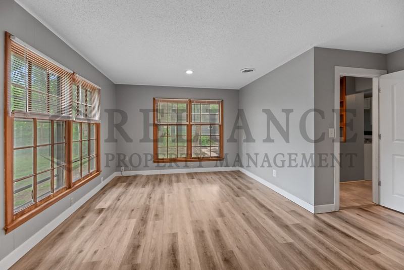 6114 Rockwood Rd - Photo 7 of 21