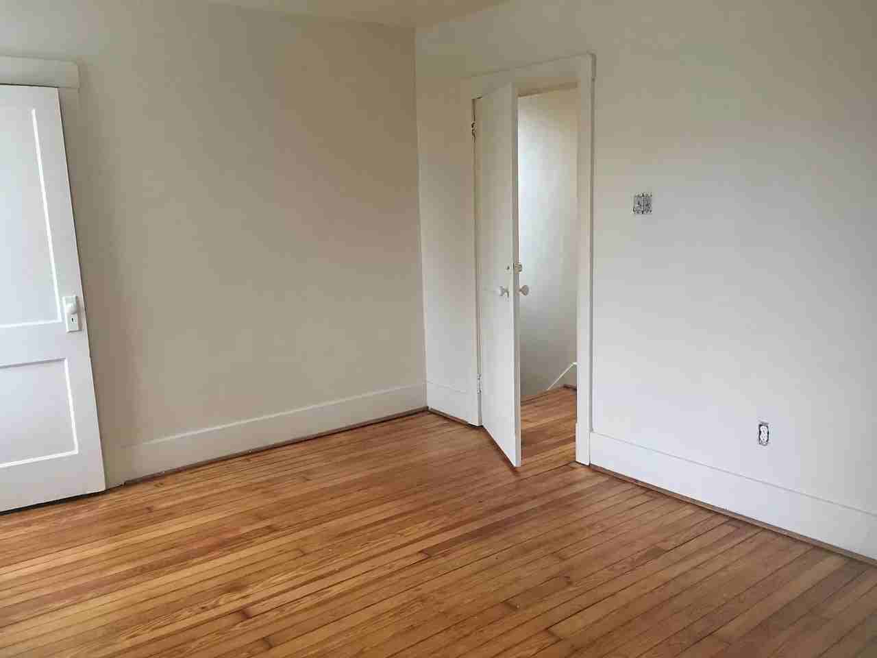 262 Cochran Rd - Photo 3 of 17