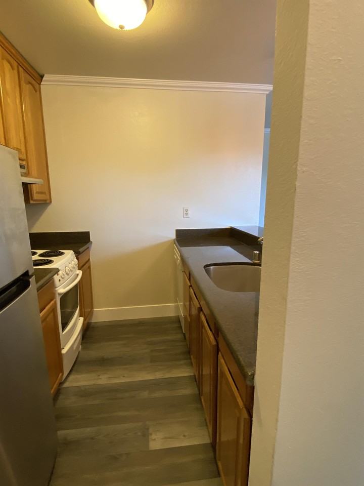 280 Stonegate Cir #1 - Photo 4 of 26