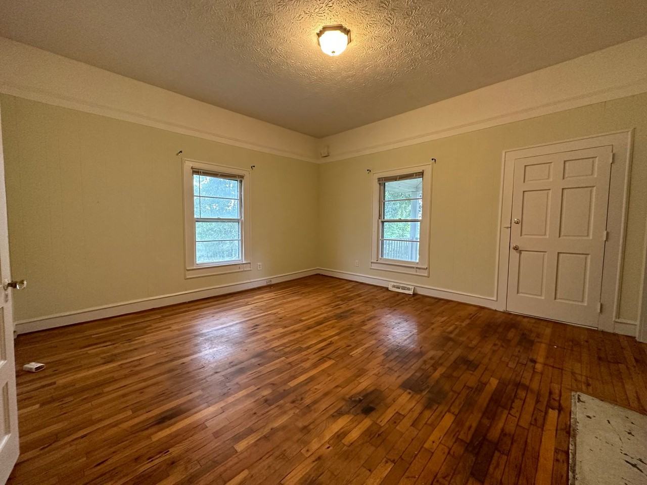 113 S 7th St - Photo 4 of 11