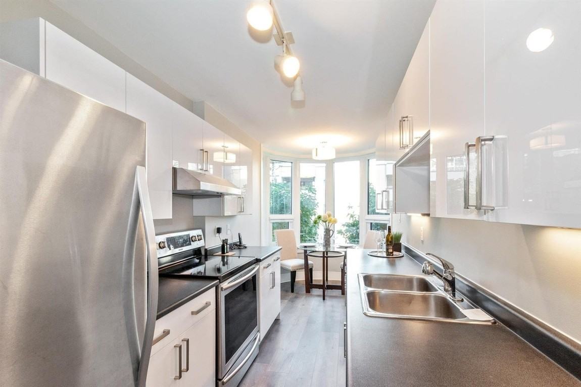 1845 Robson Street - Photo 4 of 11