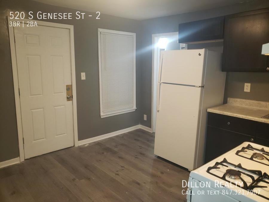 520 S Genesee St #2 - Photo 3 of 7