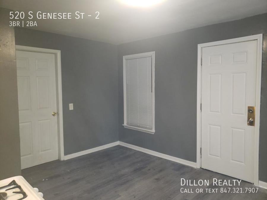 520 S Genesee St #2 - Photo 4 of 7
