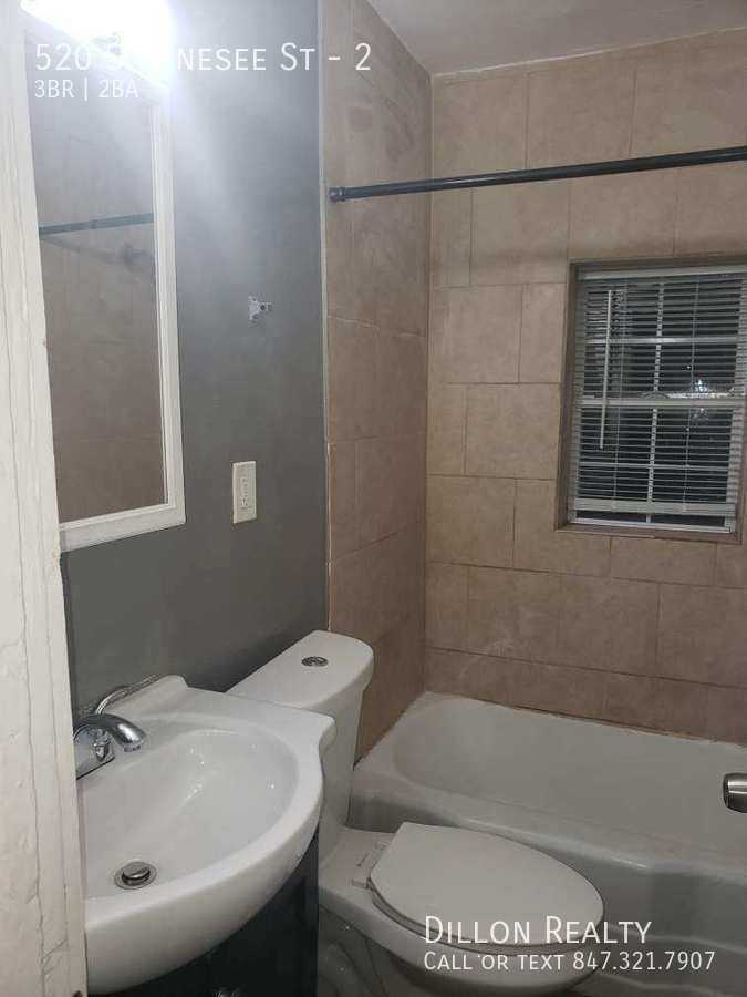 520 S Genesee St #2 - Photo 6 of 7