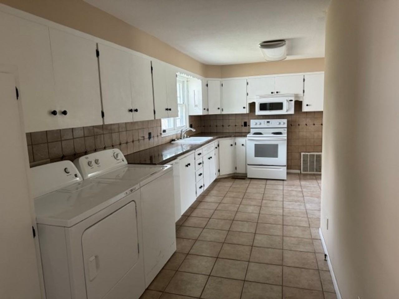 1202 Conner Ave - Photo 3 of 21