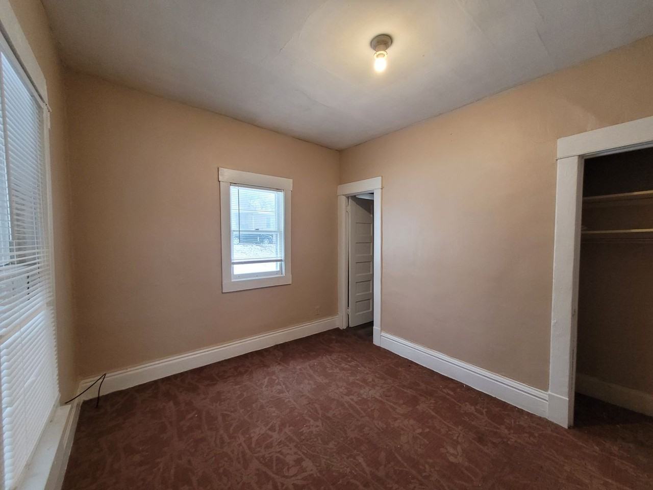 905 25th St - Photo 6 of 12