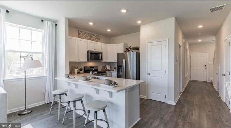 305 Mazzeo Dr - Photo 5 of 13