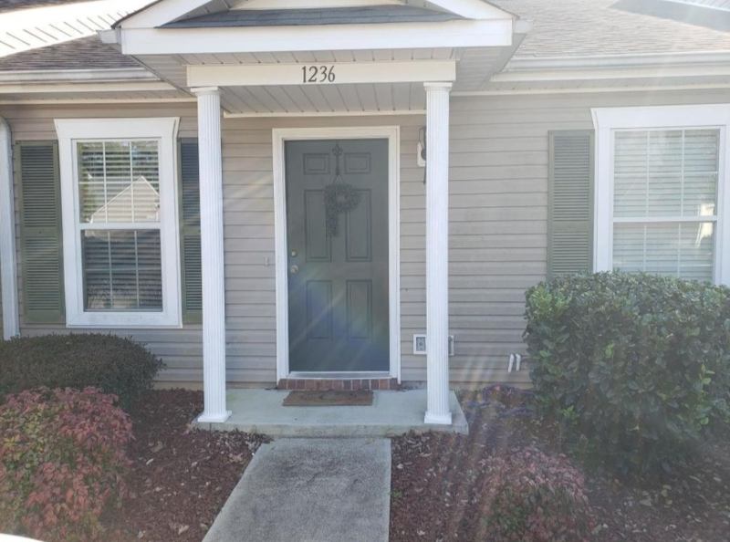 1236 Longpoint Dr - Photo 2 of 9