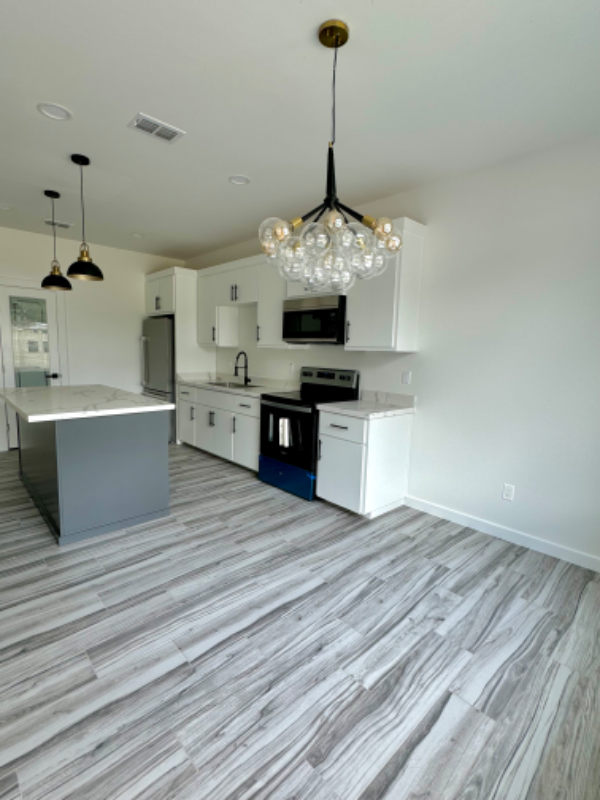 602 W Seminole Ave - Photo 2 of 12