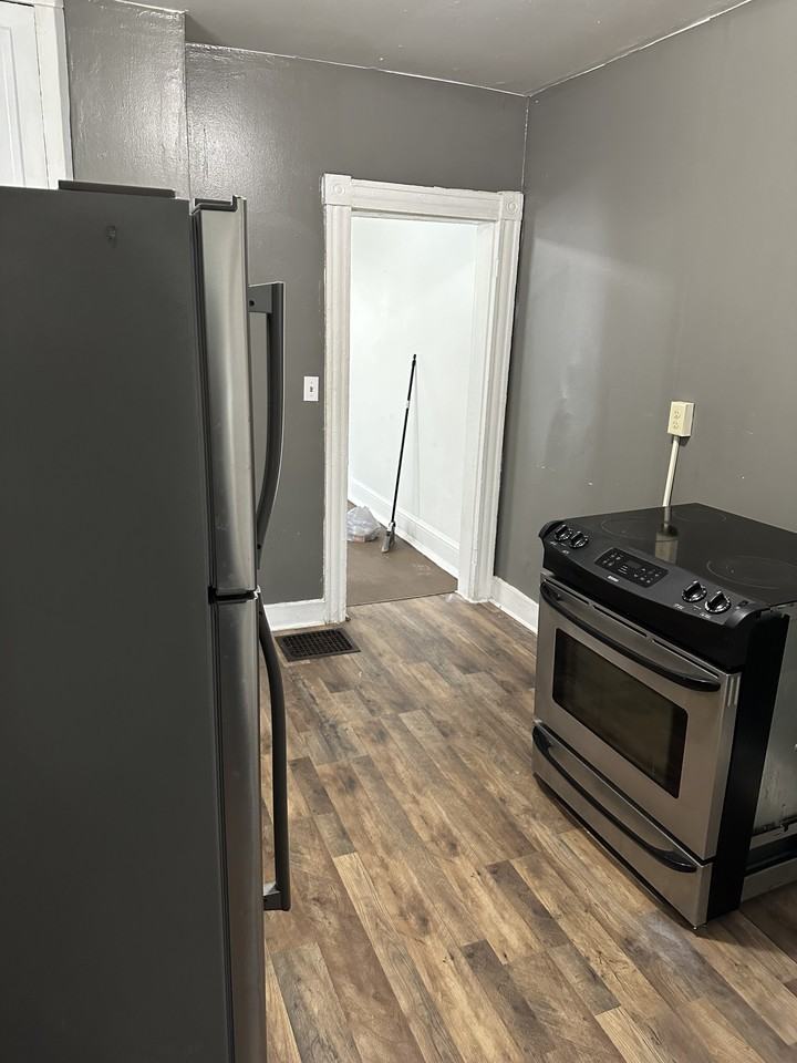 216 Milton Pl #216 - Photo 2 of 5