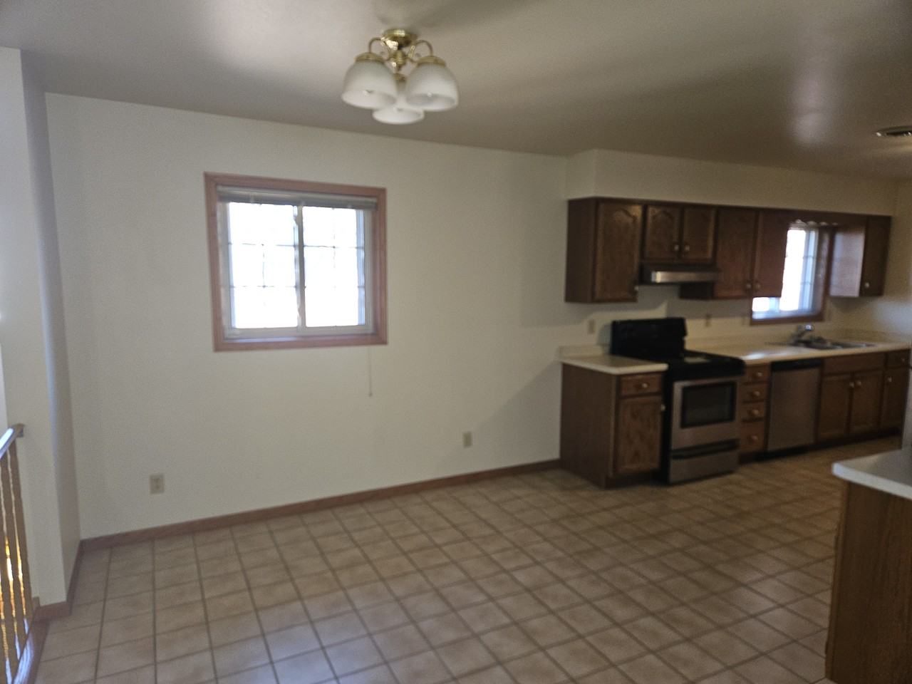 1431 Clarence Ct #J - Photo 3 of 18