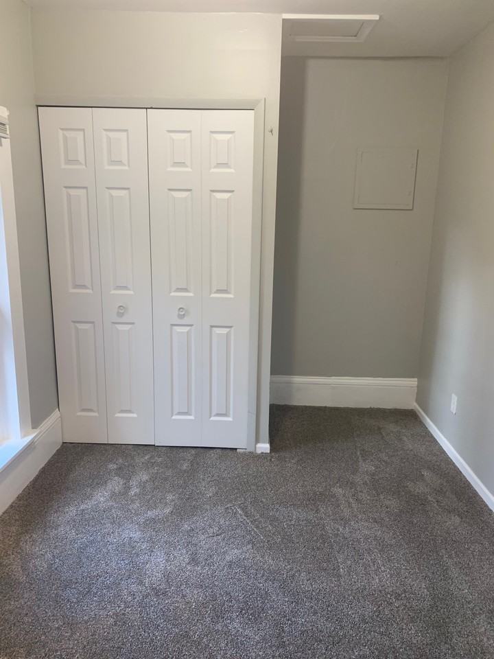 321 E Oak St #3 - Photo 6 of 11