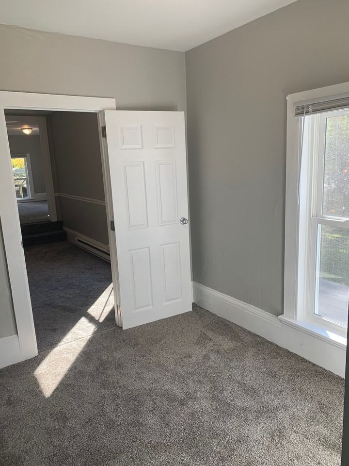 321 E Oak St #3 - Photo 7 of 11