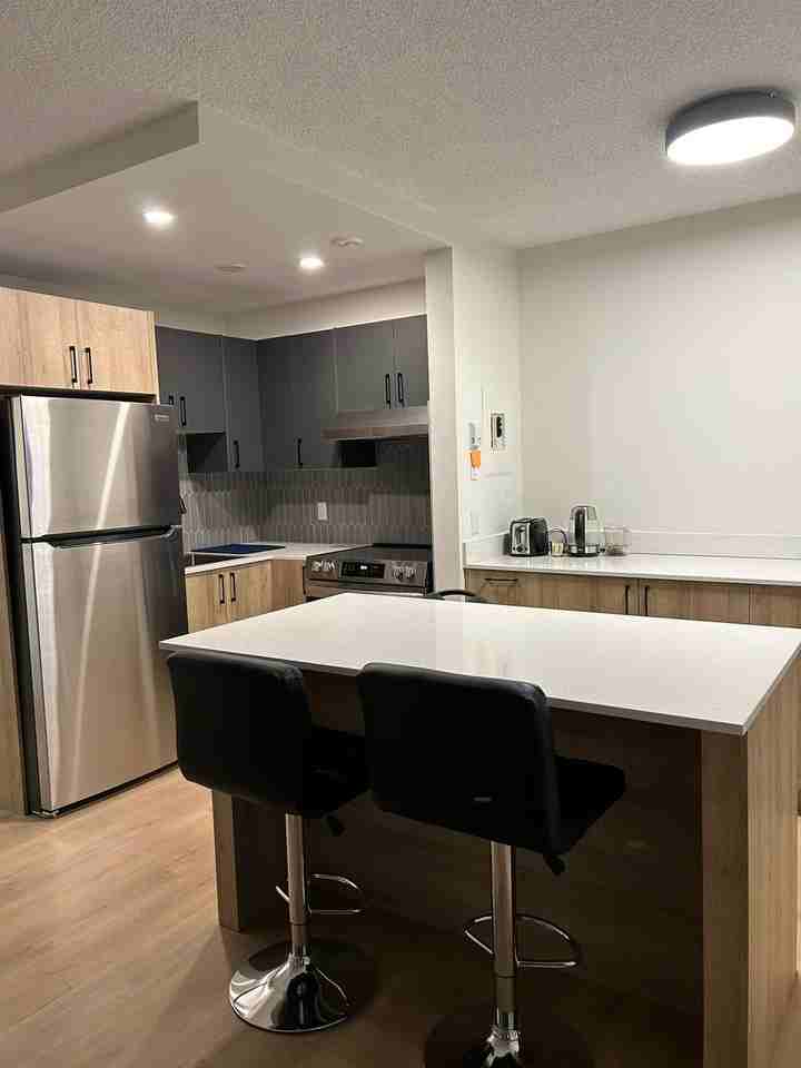 6865 Chemin Norwalk - Photo 2 of 3