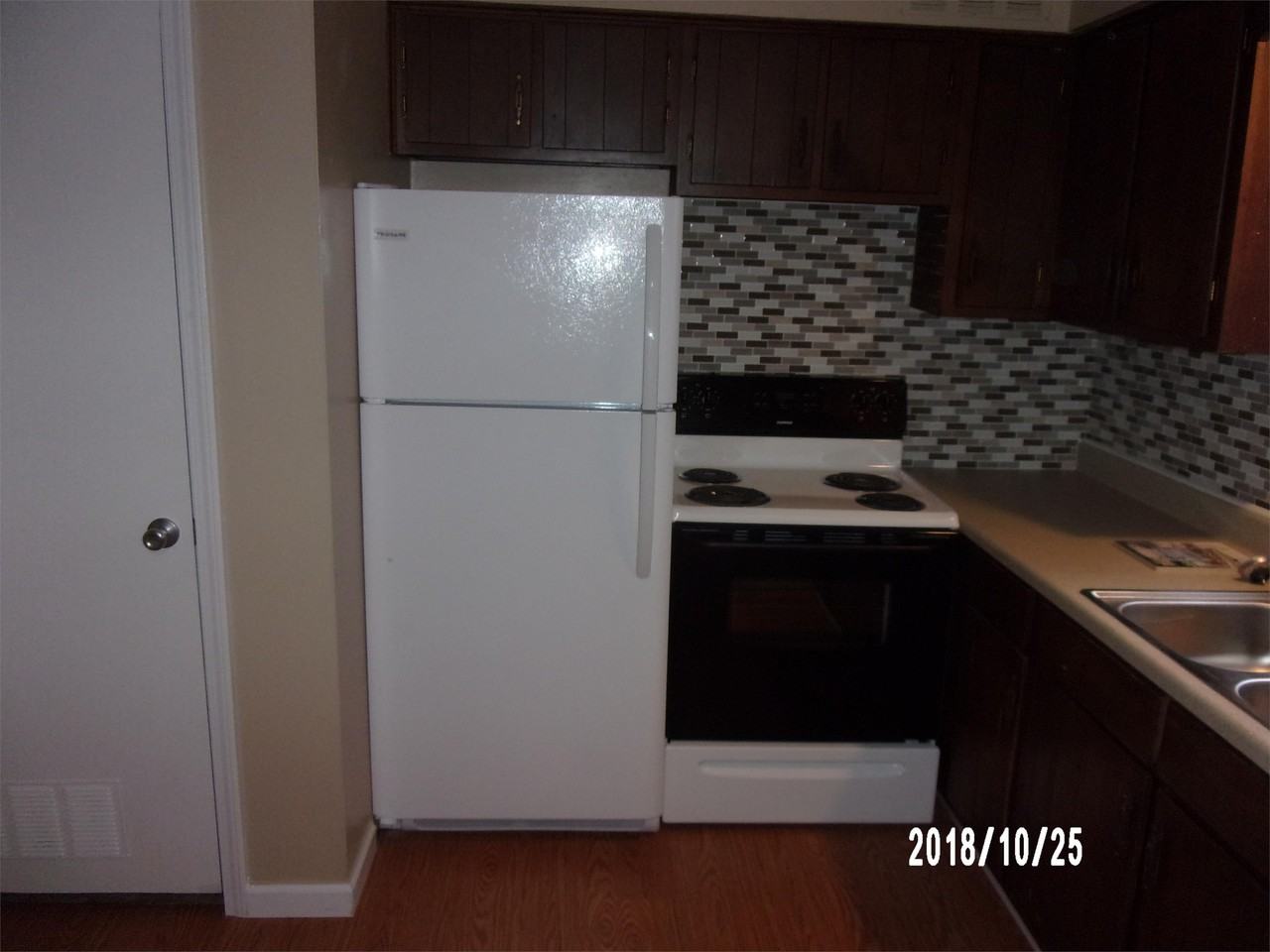 485 Brentwood Ave #B485 - Photo 3 of 9