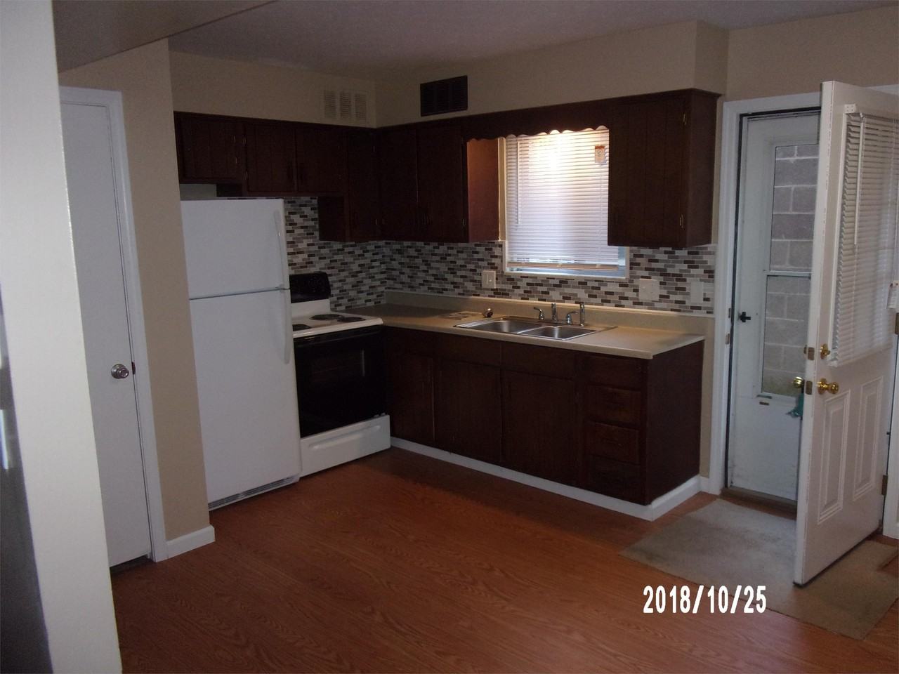 485 Brentwood Ave #B485 - Photo 4 of 9