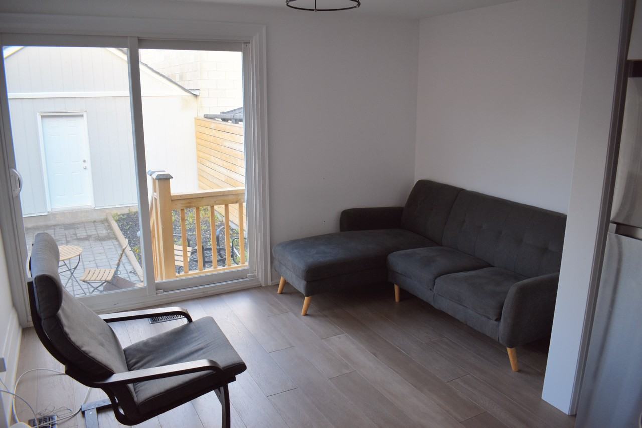 245 Palmerston Ave - Photo 3 of 9