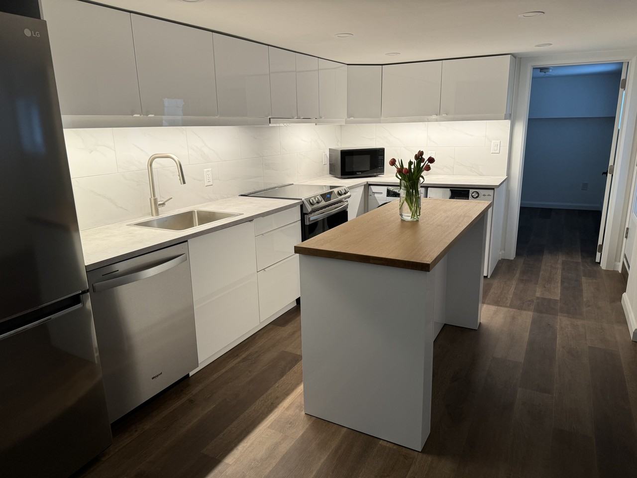 122 Bellevue Avenue Lower - Photo 2 of 12