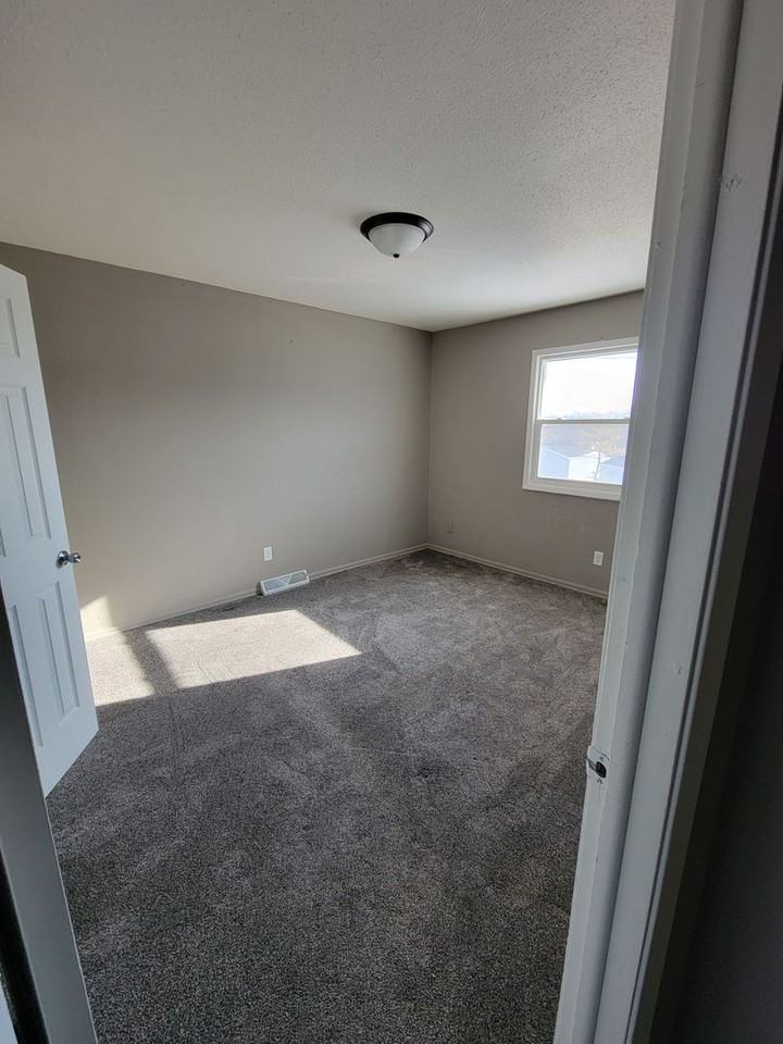 310 E Mckinley Ave - Photo 3 of 6