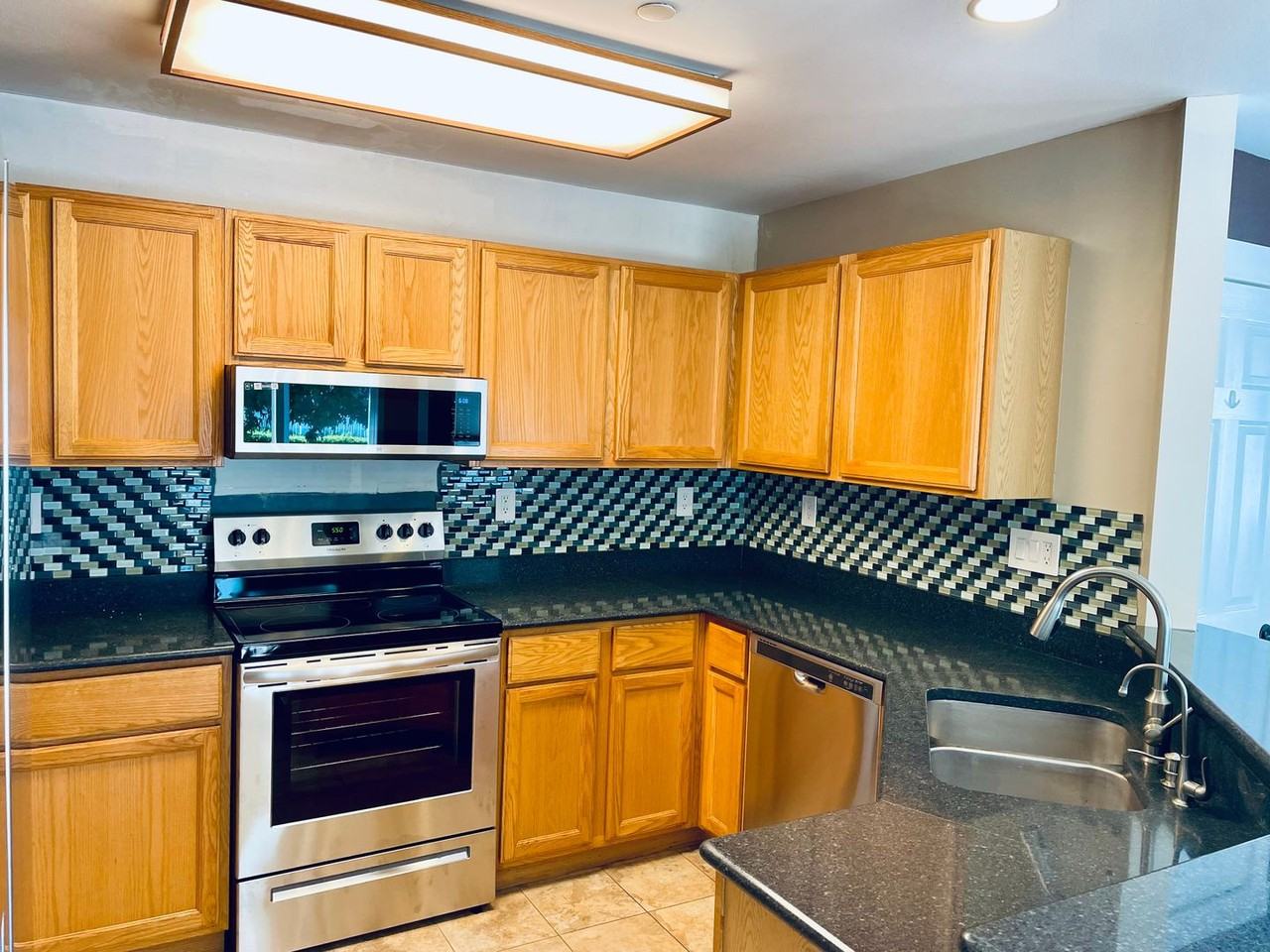 1952 Mcdonald Ave - Photo 4 of 15