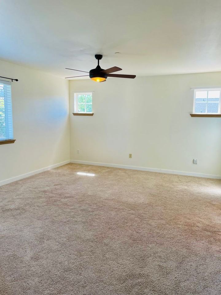 1952 Mcdonald Ave - Photo 7 of 15