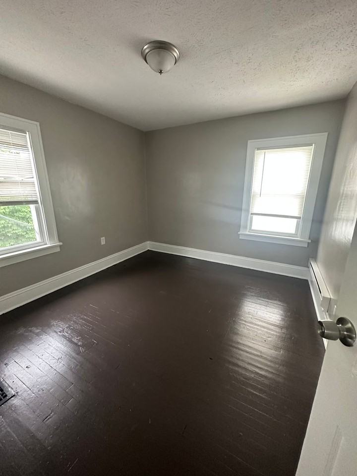 906 E 130th St - Photo 2 of 15