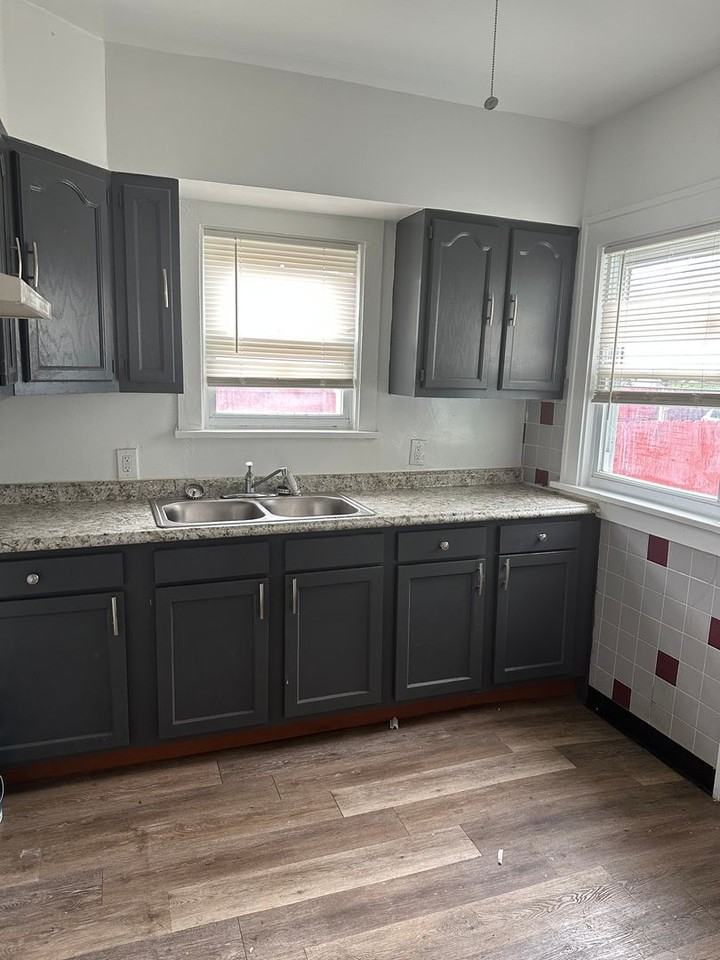 906 E 130th St - Photo 3 of 15