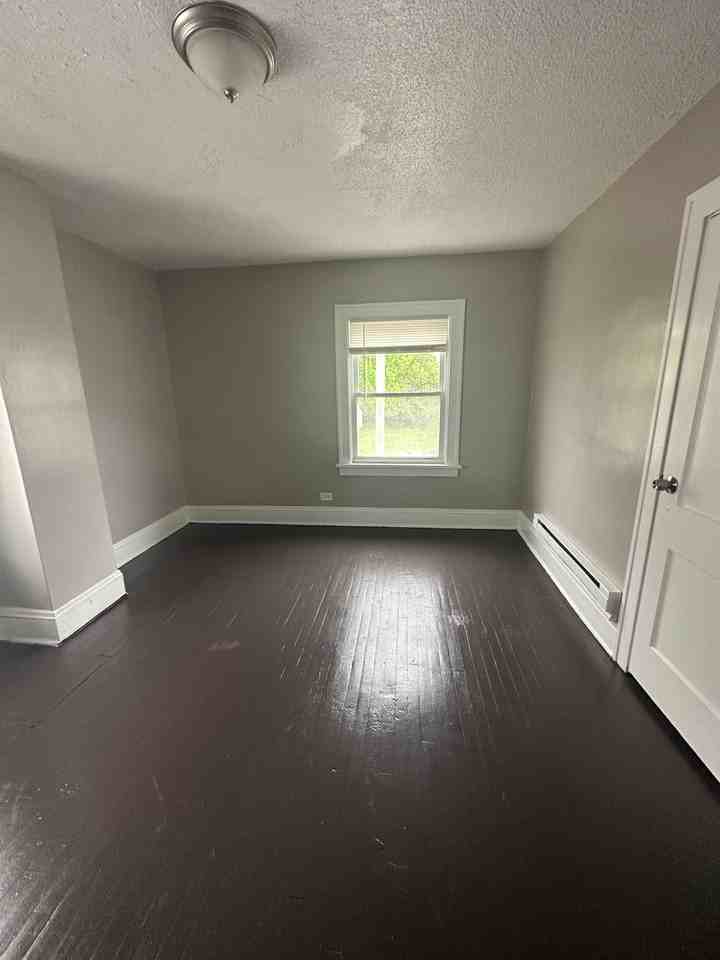 906 E 130th St - Photo 5 of 15