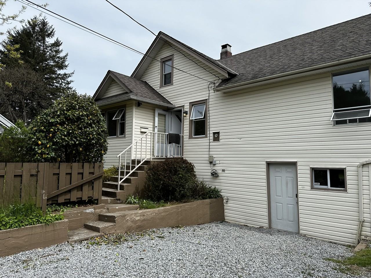 11938 216 Street - Photo 2 of 20