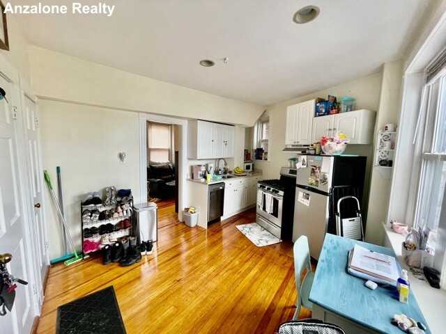 109 Charter St #1 - Photo 2 of 15