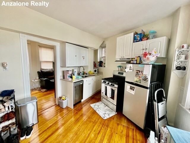 109 Charter St #1 - Photo 4 of 15