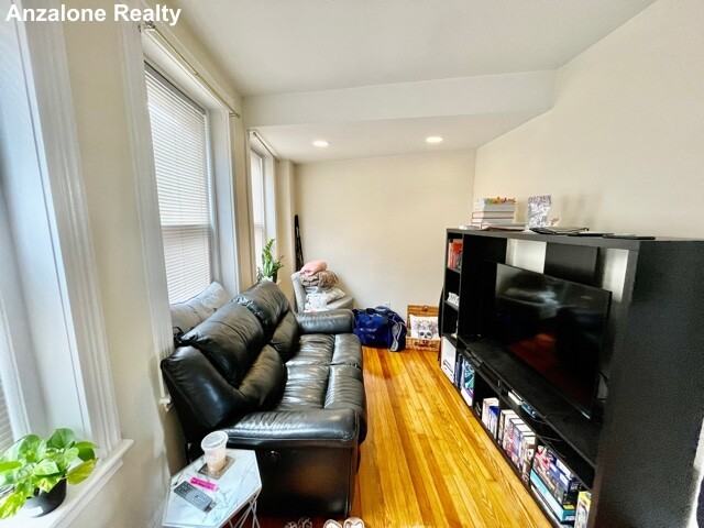 109 Charter St #1 - Photo 7 of 15