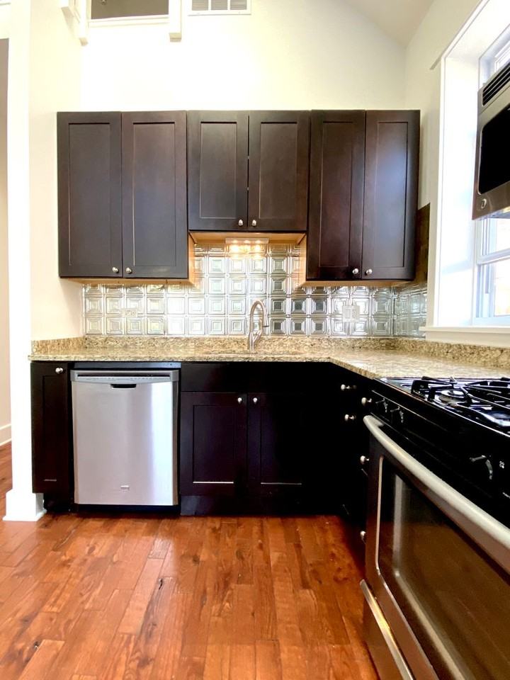 Pilsen 1820 Throop - Photo 4 of 20