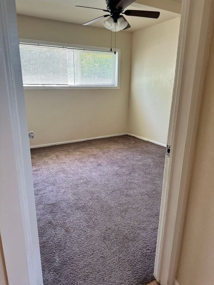 1126 Siskiyou Ave - Photo 3 of 6