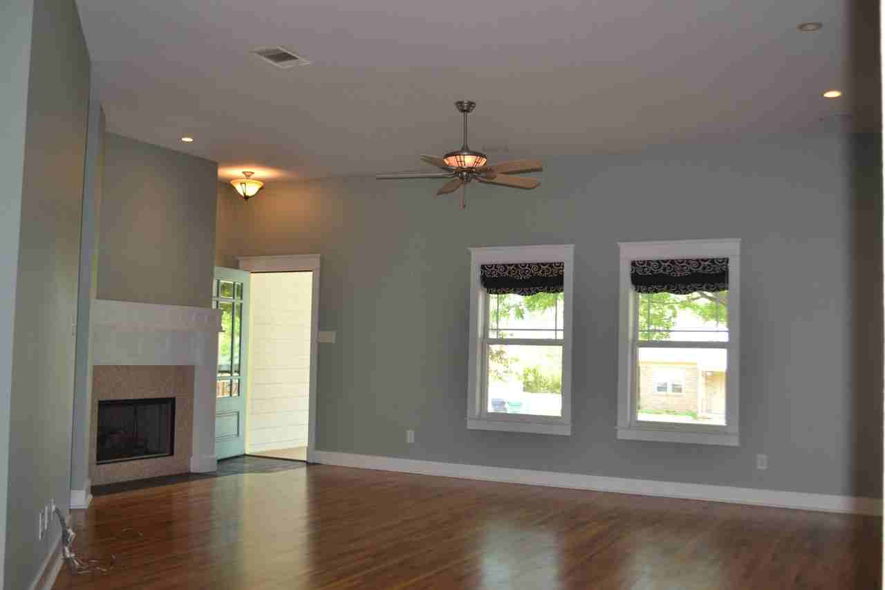 709 Roberts St - Photo 2 of 21
