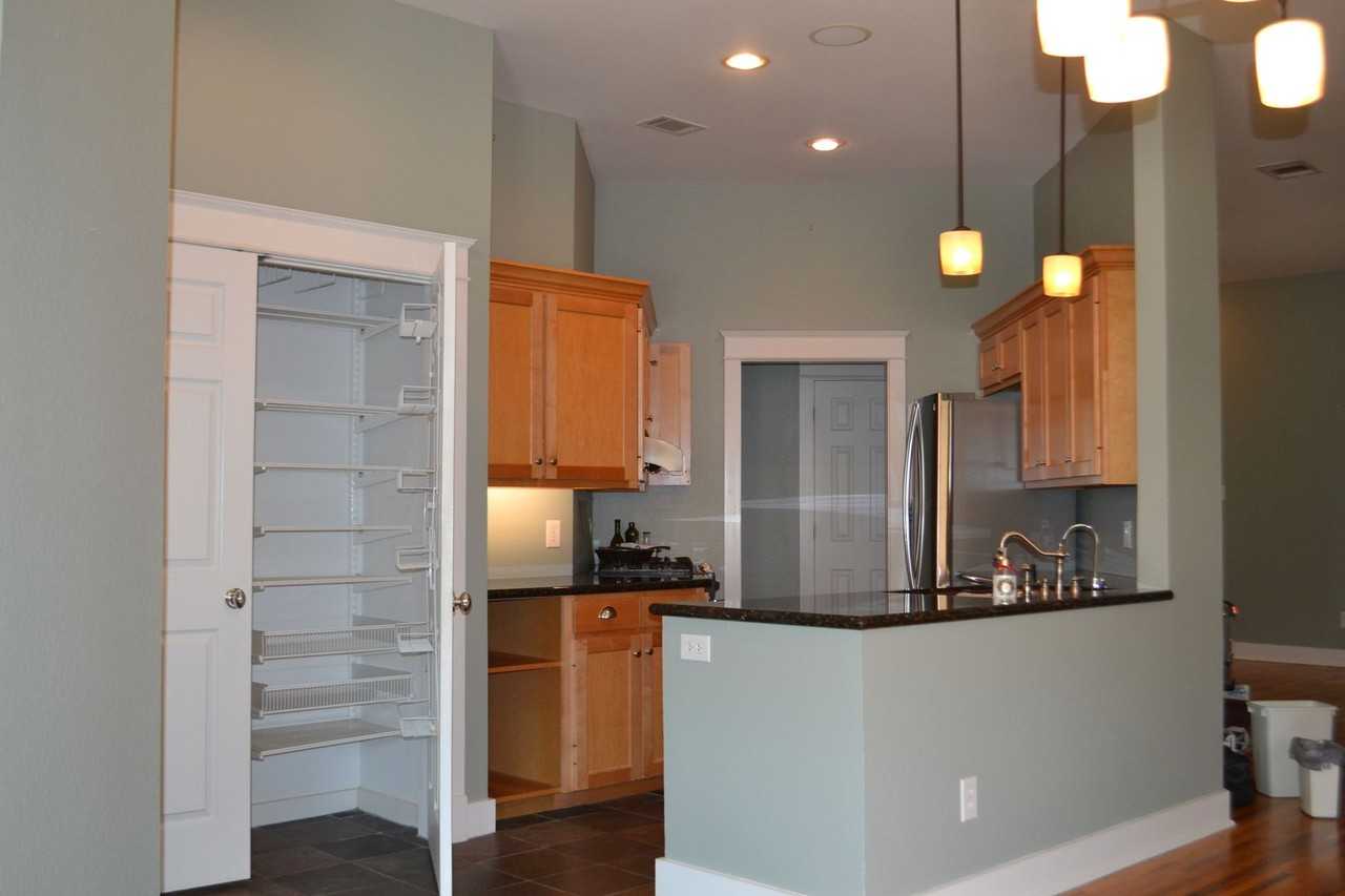 709 Roberts St - Photo 6 of 21