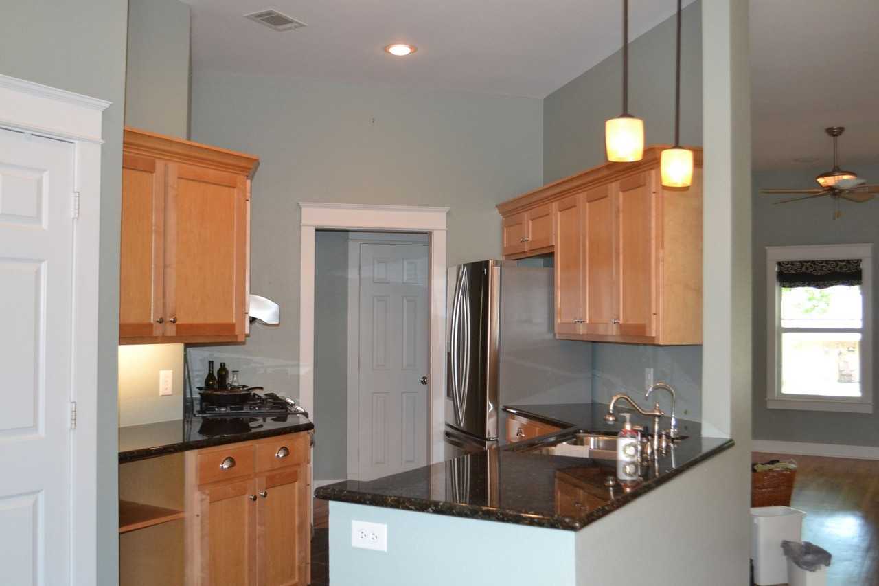 709 Roberts St - Photo 7 of 21