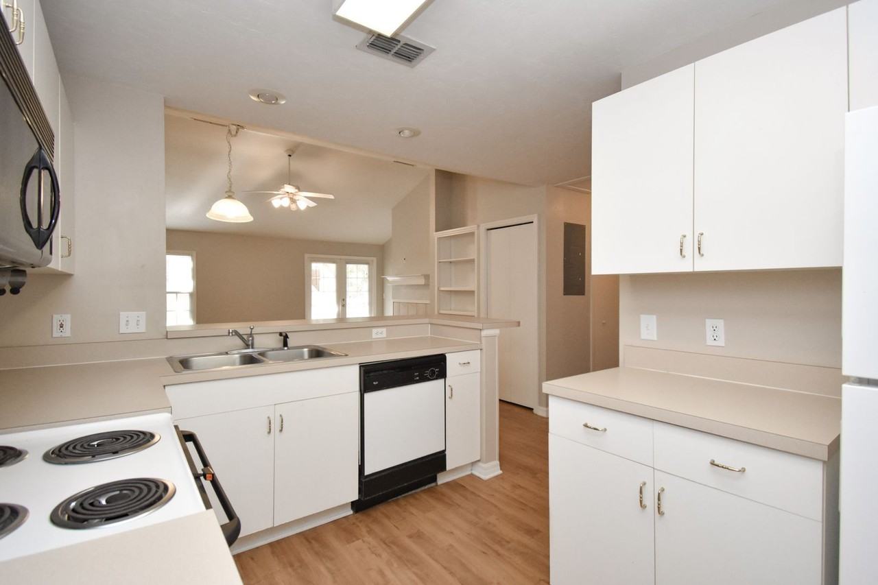 5210 Sw 91st Ter #C - Photo 6 of 15