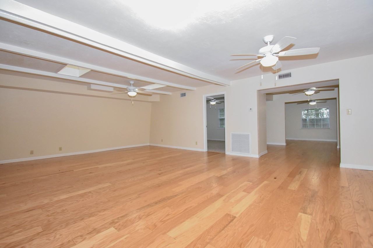 710 Northwest 54th Terrace - Photo 4 of 14