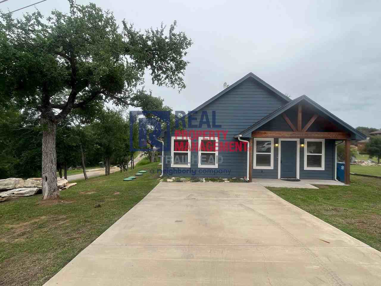 2700 Steepleridge Cir - Photo 3 of 22