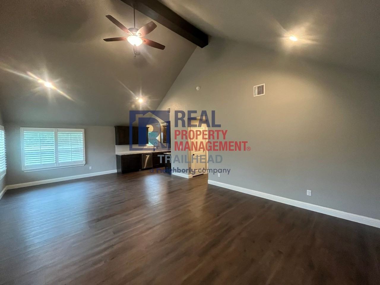 2700 Steepleridge Cir - Photo 4 of 22