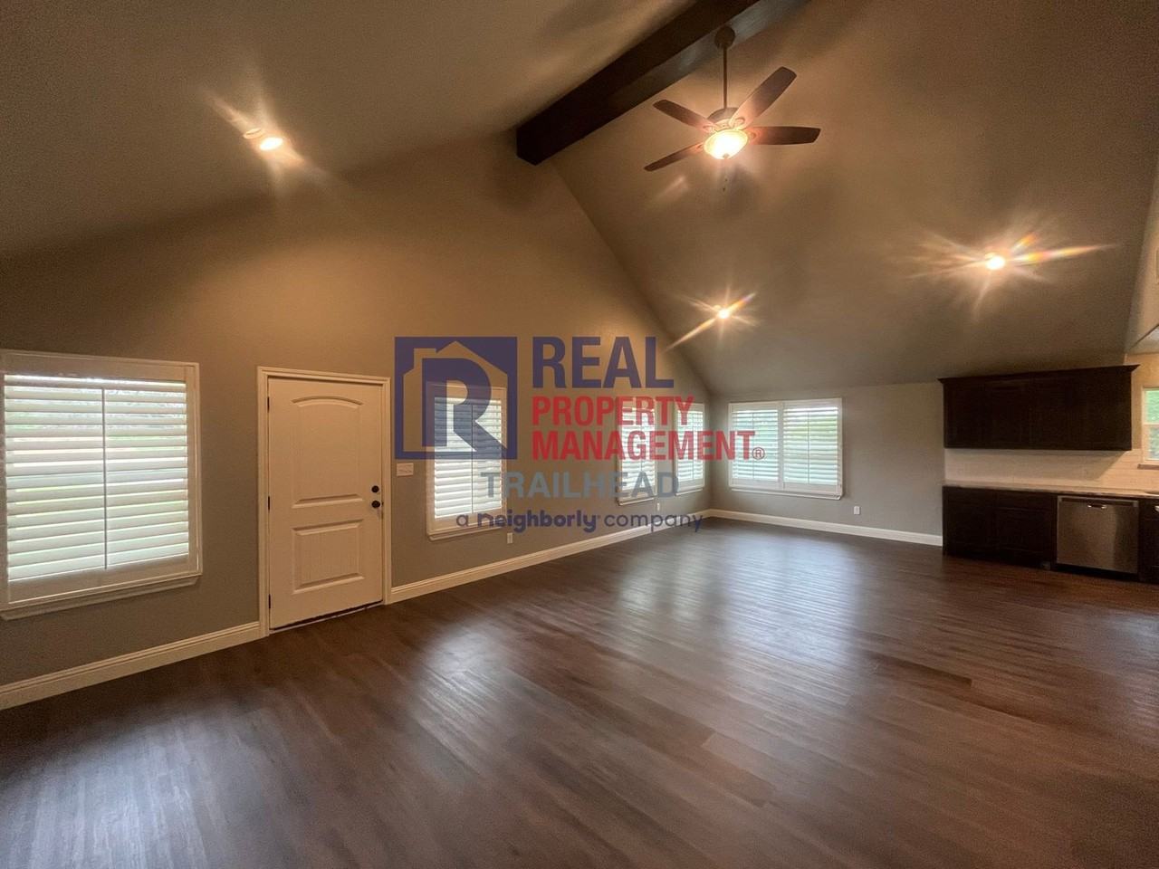 2700 Steepleridge Cir - Photo 5 of 22