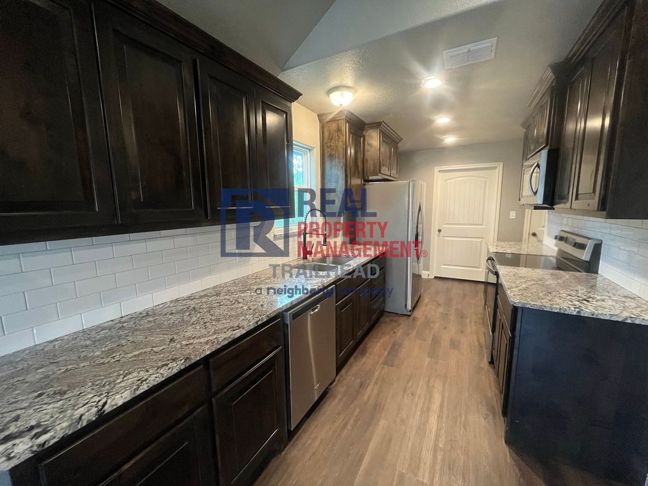 2700 Steepleridge Cir - Photo 7 of 22